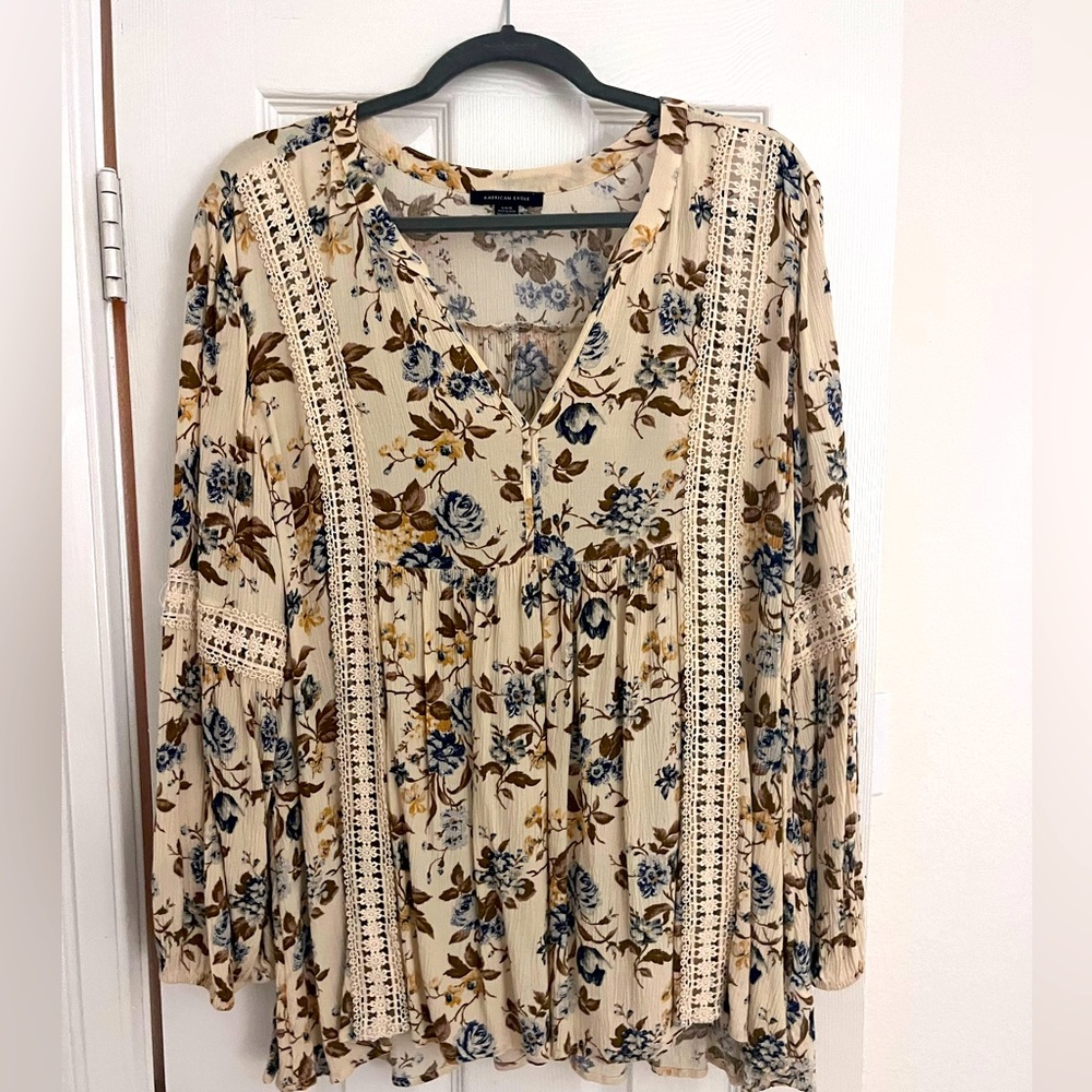 Cream floral top from American Eagle size Large